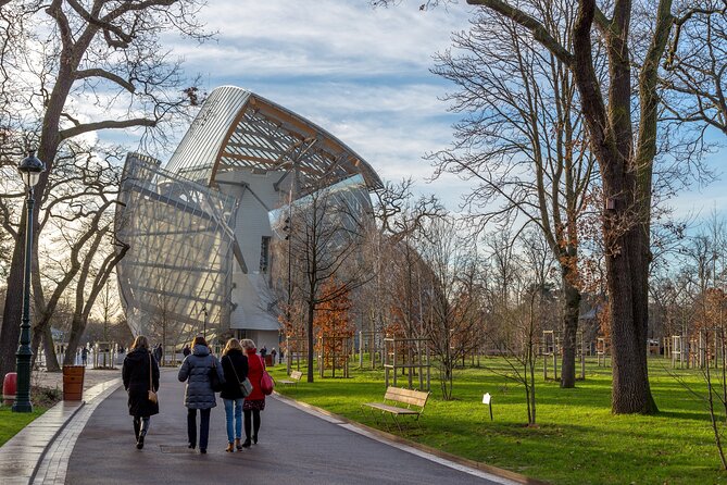 Louis Vuitton Foundation Exterior Walking Tour and Premium Entry - Who should book this tour (and who should skip it)
