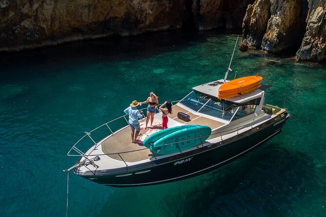 Luxury Blue and Green Cave private tour - Stiniva Cove: A Full Hour for Swimming and Beach-Bar Breaks