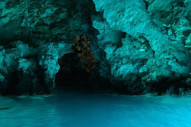 Luxury Blue Cave & 5 Islands Tour from Split - Guides and onboard energy: it’s part of the experience