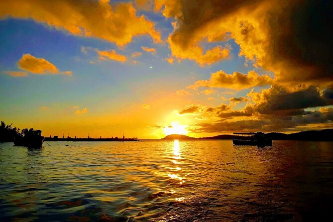 Luxury Catamaran Champagne Sunset Cruise - Honeymoon Beach, champagne toast, and your shot at the green flash