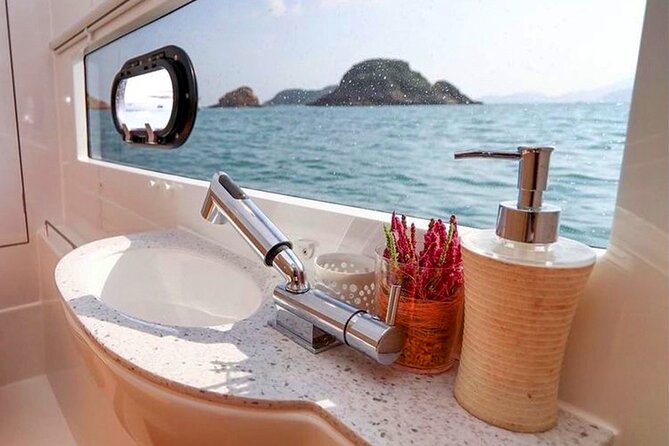 Luxury Catamaran Champagne Sunset Cruise - Drinks and snacks: top-shelf open bar done the sensible way