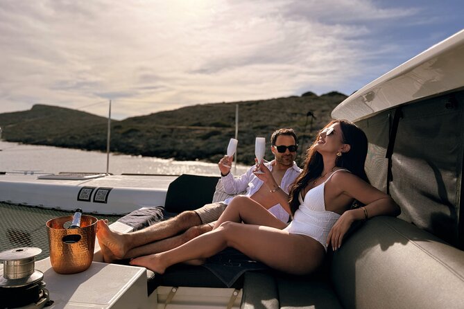 Luxury Catamaran Cruise, Dia Island –Open Bar & Lunch -Top Rated! - What You Do at Dia Island (and Why the Bay Time Works)