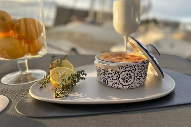 Luxury Catamaran Cruise, Dia Island –Open Bar & Lunch -Top Rated! - Booking Value: Is $145.18 Worth It?