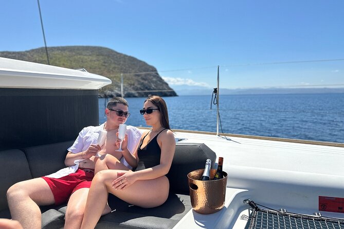 Luxury Catamaran Cruise, Dia Island –Open Bar & Lunch -Top Rated! - Timing Tips: When to Go for the Best Atmosphere