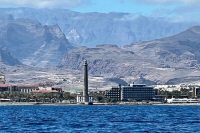 Luxury Charter Blue Dream - The west-coast bay snorkel stop: calm water and your choose-your-own level