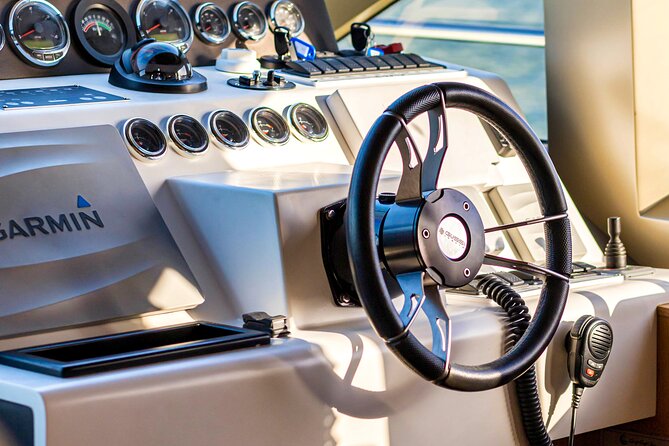 Luxury cruise on The Pearl 48ft to Atlantis & Burj Al Arab. - Onboard welcome: the extras that make this feel “luxury,” not just “a boat ride”