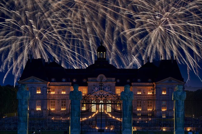 Luxury Evening Dining Experience at Chateau de Vaux-le-Vicomte - Why Vaux-le-Vicomte at night feels different