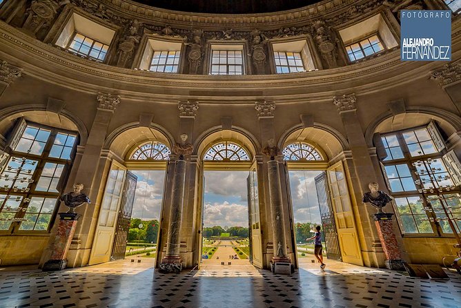 Luxury Evening Dining Experience at Chateau de Vaux-le-Vicomte - Self-drive golf cart through the geometric gardens