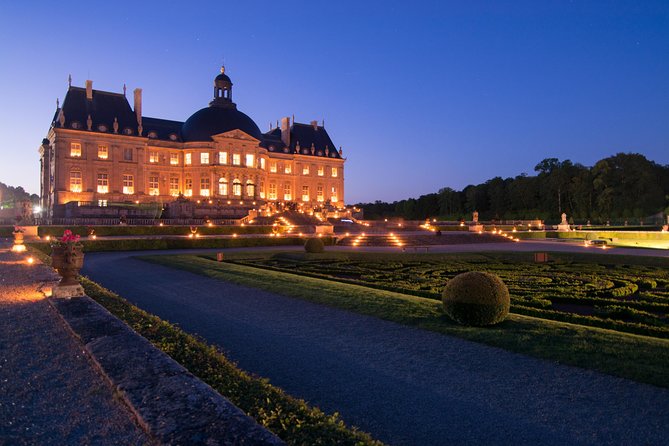 Luxury Evening Dining Experience at Chateau de Vaux-le-Vicomte - Inside the chateau: audio guide pacing in the grand rooms