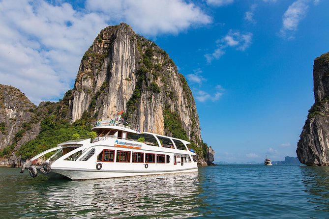 Luxury Halong Bay 1 Day on Cruises From Hanoi with Bus & Lunch - Getting picked up around Hanoi Old Quarter (and the quick stops that matter)