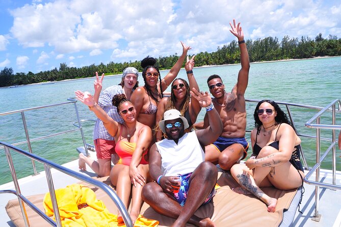 Luxury Hip Hop Boat Party–Drinks, Music, and the Best Vibes in PC - Quick highlights before you book