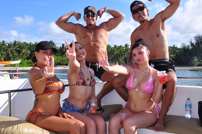 Luxury Hip Hop Boat Party–Drinks, Music, and the Best Vibes in PC - Food and drinks: what is included (and what to expect)
