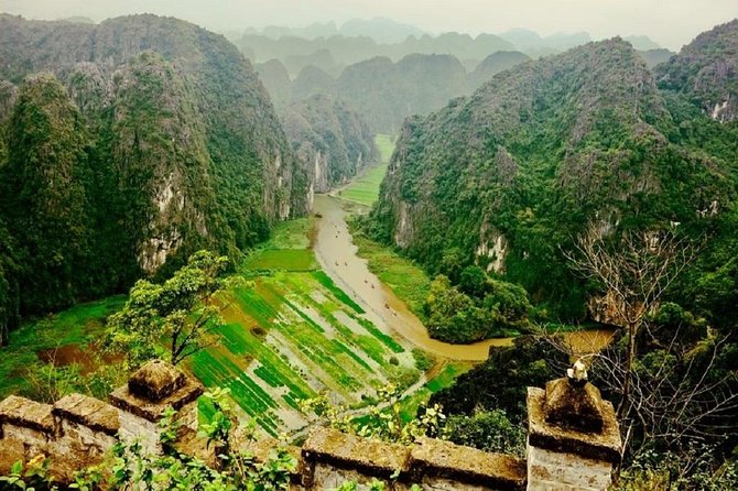 Luxury Hoa Lu - Tam Coc - Mua Cave 1 Day Tour - By Limousine & Small Group - Mua Cave and the climb at Lying Dragon Mountain