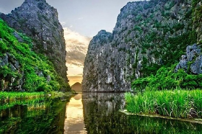 Luxury Hoa Lu - Tam Coc - Mua Cave 1 Day Tour - By Limousine & Small Group - Tam Coc by bamboo boat: where the day slows down