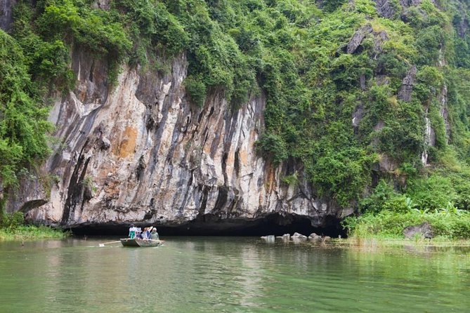 Luxury Hoa Lu Tam Coc Mua Cave 1 Day With Limousine Bus And Lunch - Guides and group flow: the human part of the schedule