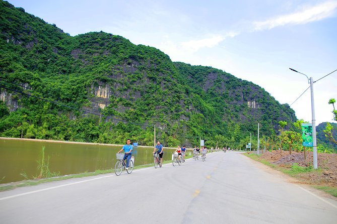 Luxury Hoa Lu Tam Coc Mua Cave Amazing View 1 Day Tour - Group size, guide style, and English-speaking support