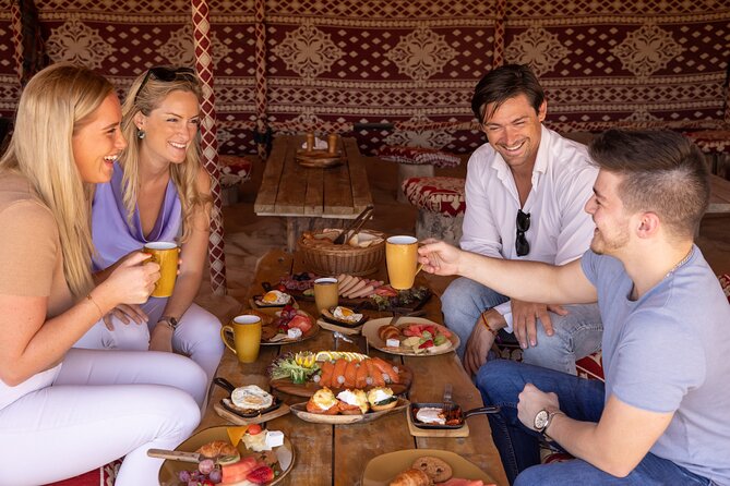 Luxury Hot Air Balloon, Land Rover Defender & Michelin Breakfast - Falconry and the in-flight storyteller: the show in the sky
