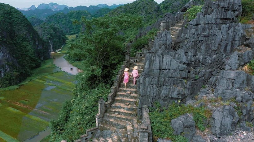 Luxury Limousine Tour: Hoa Lu, Trang An/Tam Coc & Mua Cave - The limousine day plan: timing, comfort, and how guides keep it moving