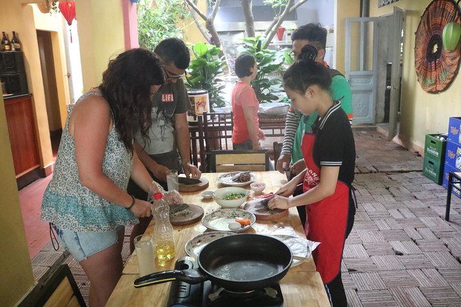 Luxury Limousine Trang An-Mua Cave - Bich Dong max 6-8 pax/ group - Lunch at a local restaurant: fuel without the guessing