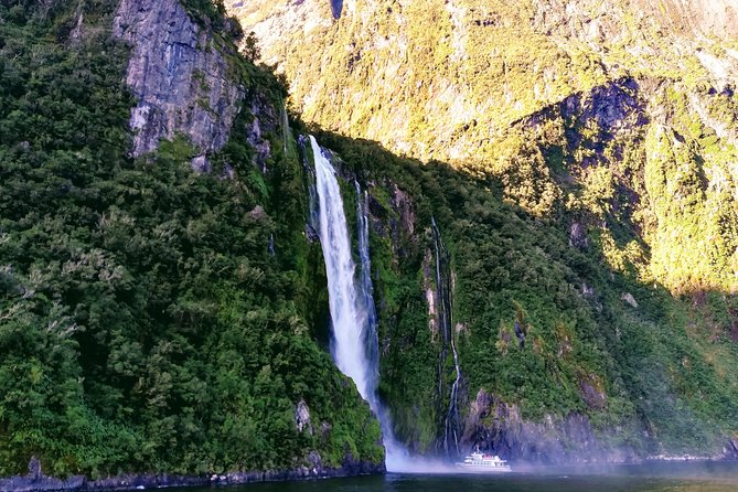 Luxury Milford Sound Coach and Scenic Cruise - Key highlights worth planning around