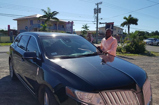Luxury MKT Town Car Private Roundtrip Transfer - Price and value: when $140 per group makes sense