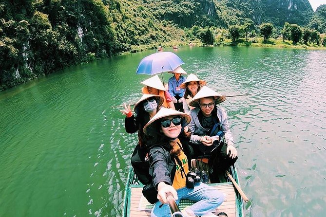 Luxury Ninh Binh Tour to Tam Coc, Mua Cave, Bich Dong Pagoda - Stop 3: Tam Coc Sampan Ride Under Caves