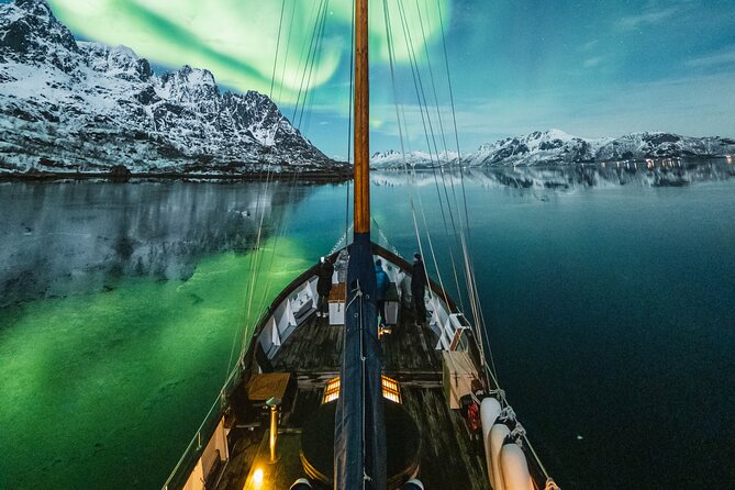 Luxury Northern Lights Yacht Cruise with Hot Tub from Tromsø - A Yacht, a Hot Tub, and the Arctic Reality