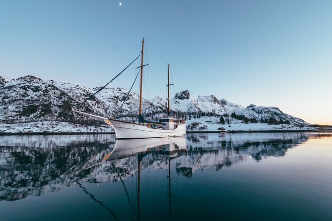 Luxury Northern Lights Yacht Cruise with Hot Tub from Tromsø - The 7:00 pm Cruise: What Happens During Those 4 Hours