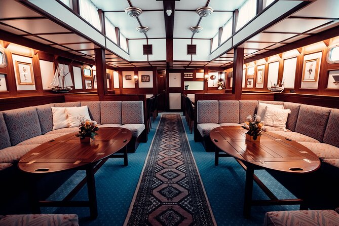 Luxury Northern Lights Yacht Cruise with Hot Tub from Tromsø - Food, Warm Drinks, and the No-Alcohol Rule
