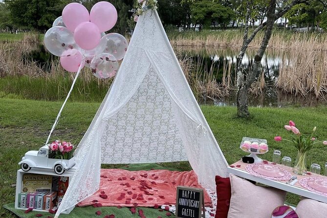 Luxury Picnic Experience at Pedrick Pond Park - Views and park atmosphere at Pedrick Pond