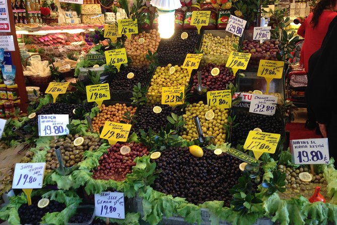 Luxury Private and Guided Istanbul Food Tour with a local guide - A private guide who mixes food with Istanbul context