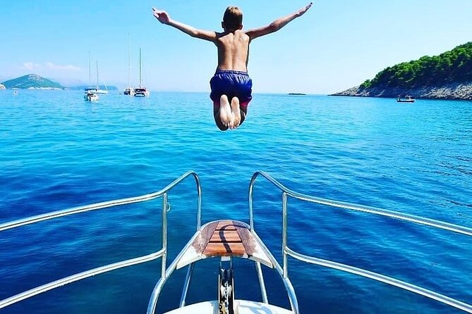Luxury Private Boat Trip to the Elaphiti Islands from Dubrovnik - Sjekirica Beach: a fast snorkeling moment