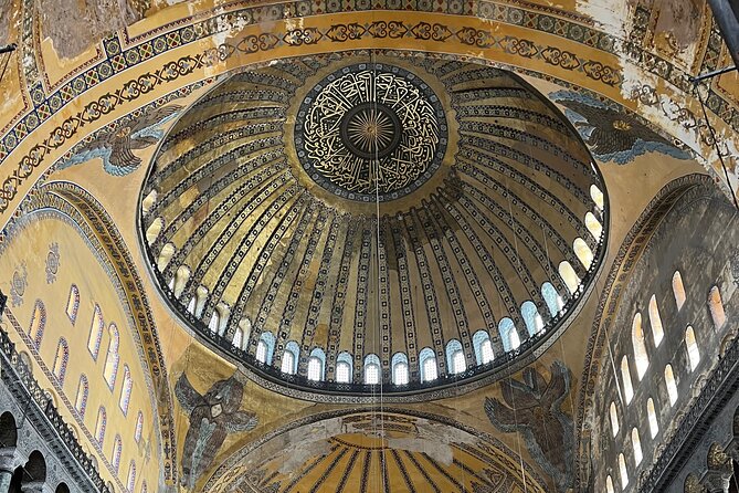 Luxury Private Istanbul Tour (allTickets and Transfers) VIP OSCAR - Stop 1: Blue Mosque and Six Minarets Up Close