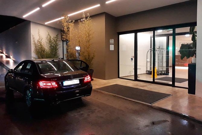 Luxury private transfer: Dubrovnik to Dubrovnik airport - Mercedes Comfort: E-Class vs V-Class for Real Groups
