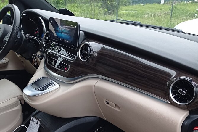 Luxury Private Transfer from/to Fiumicino Airport to Rome Center - Vehicle choice and luggage limits: the real “luxury math”