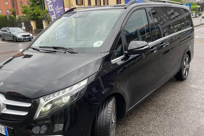 Luxury Private Transfer from/to Fiumicino Airport to Rome Center - The ride into Rome: comfort, speed, and fewer hassles