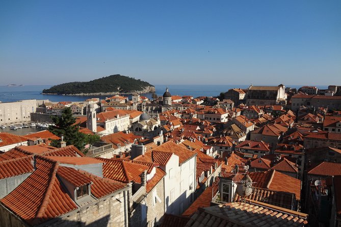 Luxury private transfer: Split Town to Split airport - Luggage and who needs to ask questions first