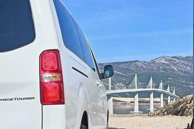 Luxury private transfer: Split Town to Split airport - Price and value: $46.41 per person and when it’s worth it