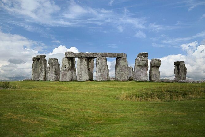 Luxury Private Vehicle Day Hire from & to London via Stonehenge & Windsor Castle - Key points