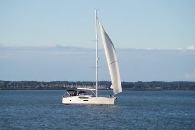 Luxury Sailing Experience Day with Champagne and Lunch or Dinner - Getting aboard in Lymington: the part you should not rush