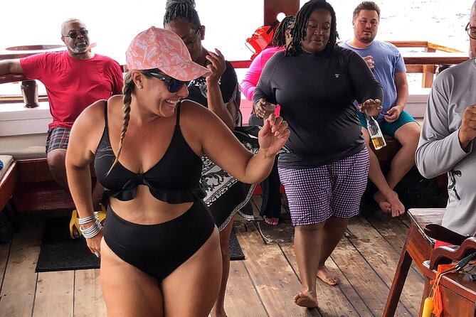 Luxury snorkel trip on a spacious wooden schooner and local lunch - Sailing with an open bar: the part people forget to plan for