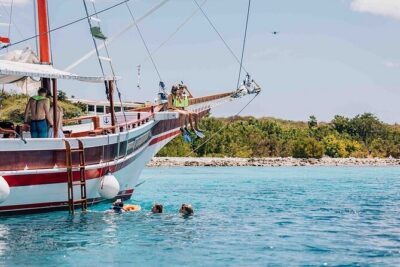 Luxury snorkel trip on a spacious wooden schooner and local lunch - Meeting on Bonaire: easy to find, simple to start