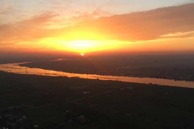 Luxury Sunrise Balloon Ride in Luxor with Hotel Pickup - Your 30-Minute Flight Over Luxor: What You’ll Do in the Air