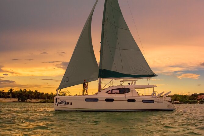 Luxury Sunset Cruise from Riviera Maya - Stop 1: the Riviera Maya coastline and the sunset show
