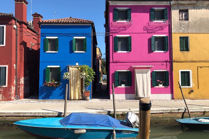 Luxury Tour of Murano & Burano by Private Boat and Guide - La Perla Gallery: meet Anna and watch lace-making in action