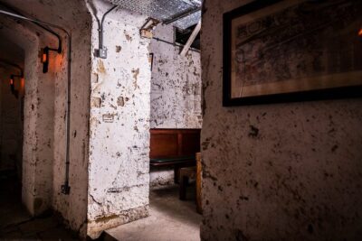 Luxury Whisky Tasting in Edinburgh's Underground Vaults | 90min - Down three flights: how the Lost Close shapes your tasting