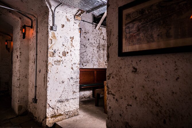 Luxury Whisky Tasting in Edinburgh's Underground Vaults | 90min - Down three flights: how the Lost Close shapes your tasting