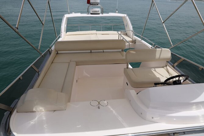 Luxury Yacht Charter : Dubai Marina, Atlantis The Palm & Burj Al Arab - On-board comfort: what’s included, what you should bring