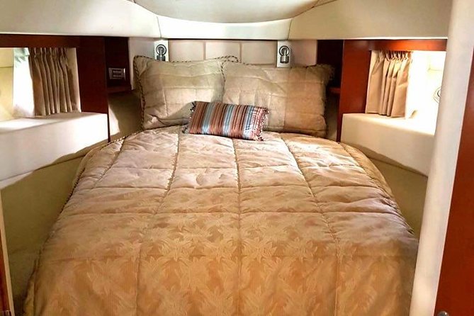 Luxury Yacht Charter : Dubai Marina, Atlantis The Palm & Burj Al Arab - Crew style: friendly, helpful, and focused on your time