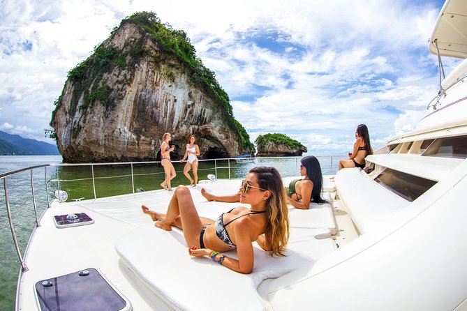 Luxury Yacht & Snorkel with All inclusive Open bar and lunch - Price and logistics: is $119 a good deal?